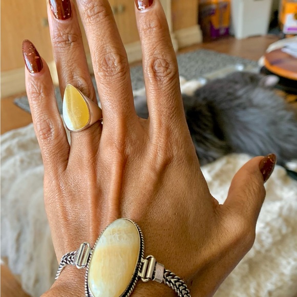 Silver and Gold Rings with Elegant Design - Picture 5 of 12